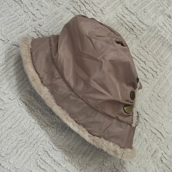 Ugg Australia bucket hat, polyester with real dyed shearling sheepskin trim, O/S - Picture 12 of 16